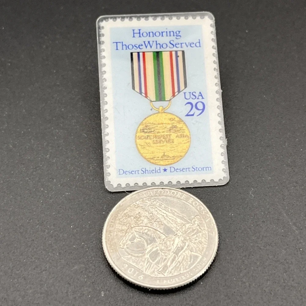 USPS Stamp Honoring Those Who Served Desert Storm Shield Plastic Lapel‎ Hat Pin